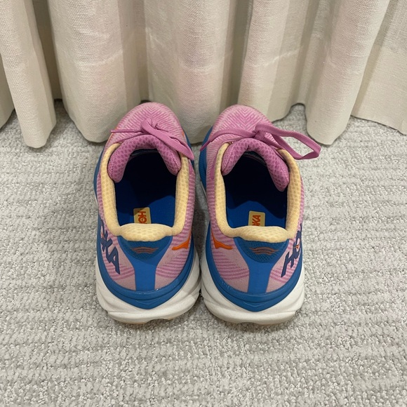 Hoka Cliftons 9 Pink - Picture 2 of 5